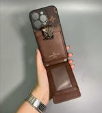Чехол iPhone 15 Pro Max LV с ремешком (коричневый)